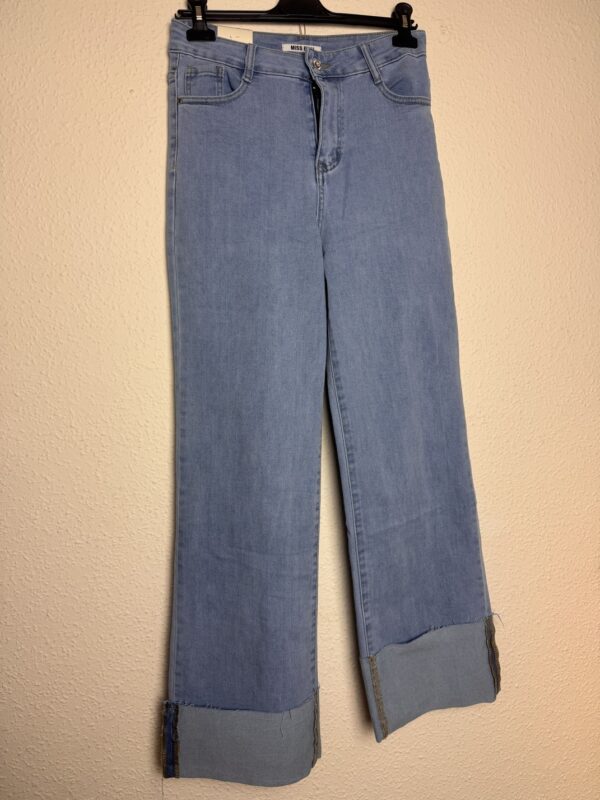 Jeans wide leg bajo doblado