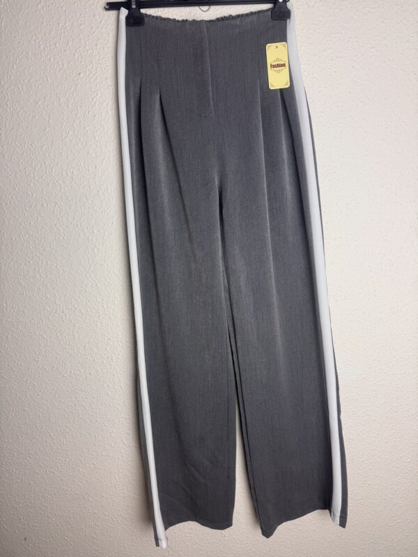 Pantalon fluido detalle