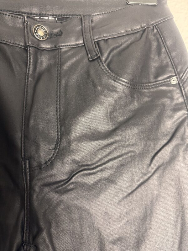 Pantalon efecto piel